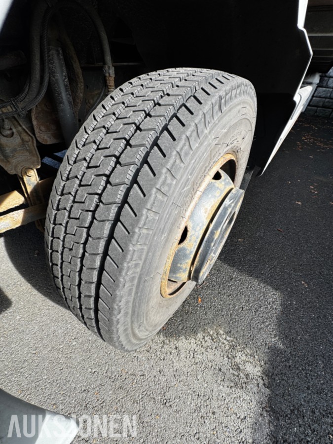 2008 Mercedes-Benz 818L - Skapbil med bakløft og fjernstyring av bakløft - 3 seter - EU godkjent