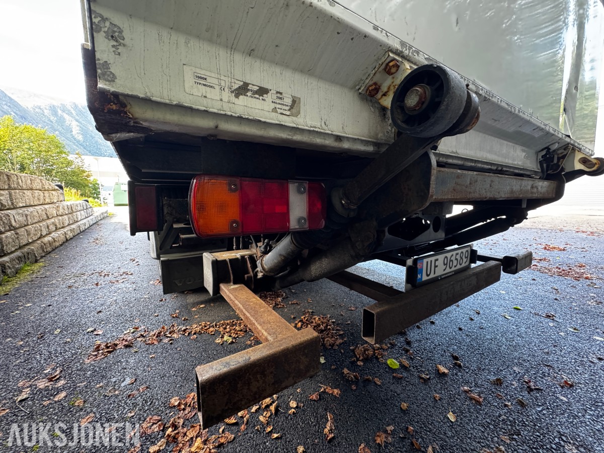 2008 Mercedes-Benz 818L - Skapbil med bakløft og fjernstyring av bakløft - 3 seter - EU godkjent
