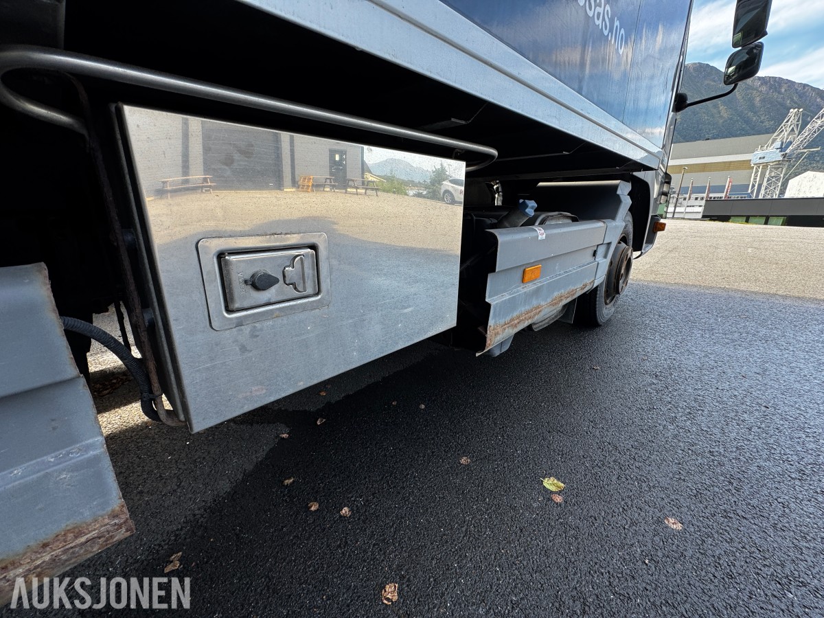 2008 Mercedes-Benz 818L - Skapbil med bakløft og fjernstyring av bakløft - 3 seter - EU godkjent