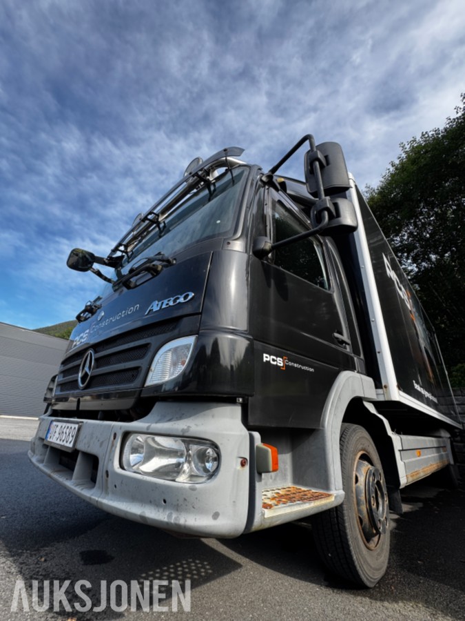 2008 Mercedes-Benz 818L - Skapbil med bakløft og fjernstyring av bakløft - 3 seter - EU godkjent