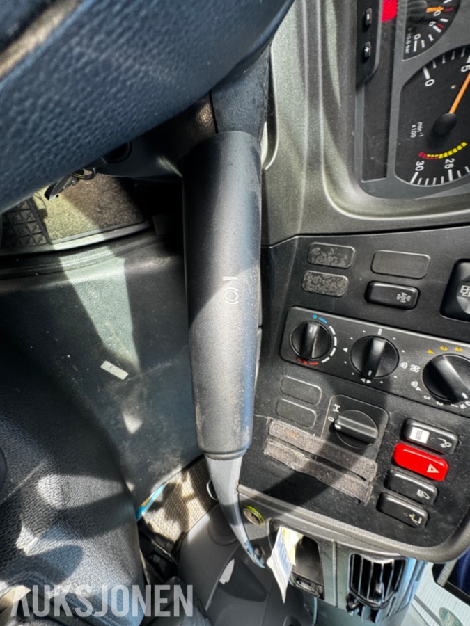 2008 Mercedes-Benz 818L - Skapbil med bakløft og fjernstyring av bakløft - 3 seter - EU godkjent