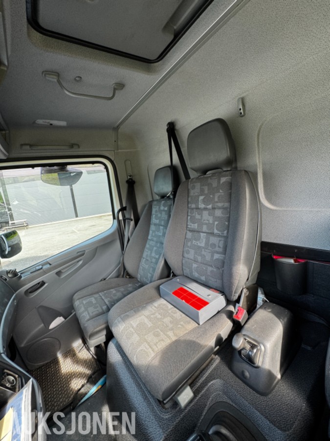 2008 Mercedes-Benz 818L - Skapbil med bakløft og fjernstyring av bakløft - 3 seter - EU godkjent