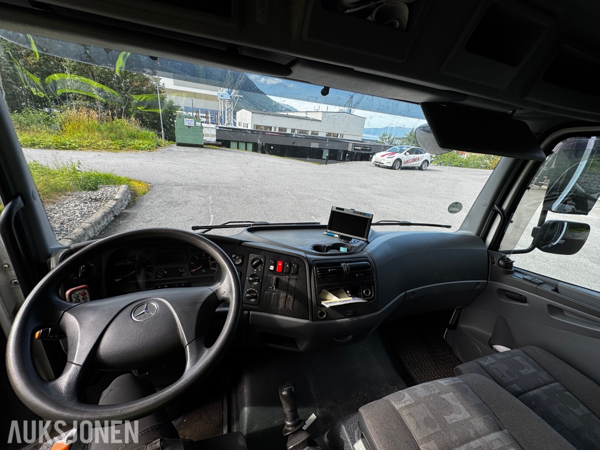 2008 Mercedes-Benz 818L - Skapbil med bakløft og fjernstyring av bakløft - 3 seter - EU godkjent