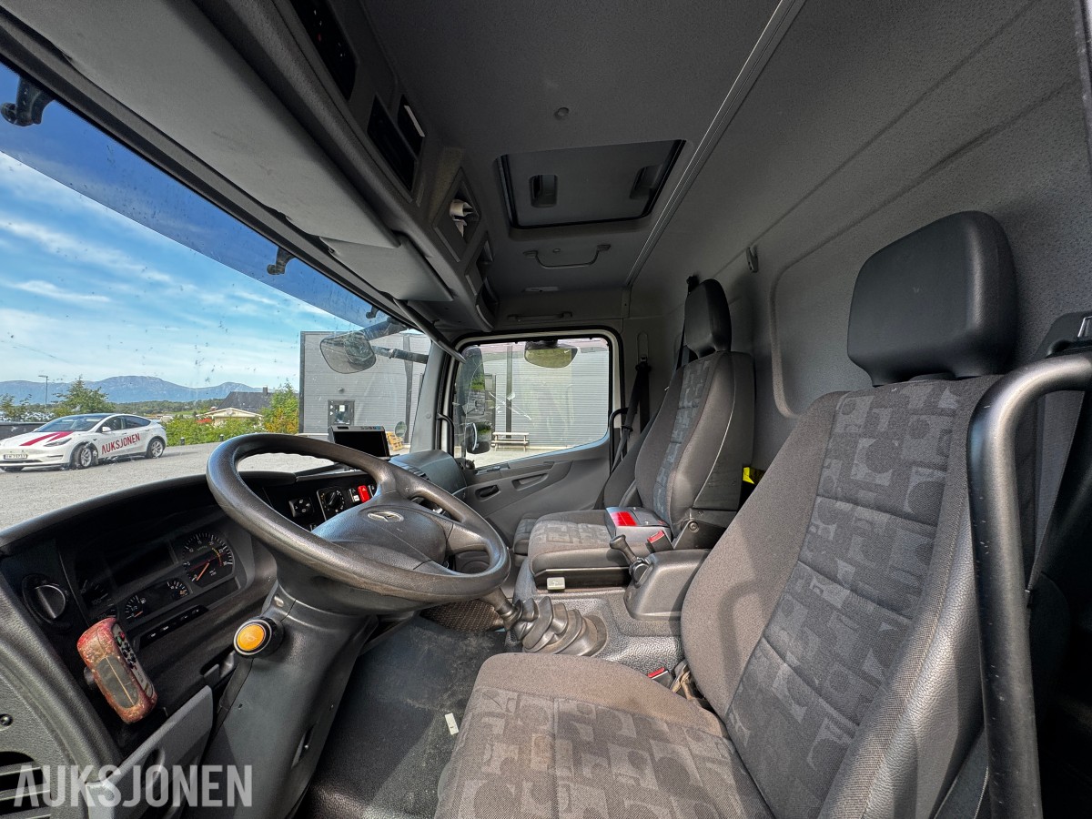 2008 Mercedes-Benz 818L - Skapbil med bakløft og fjernstyring av bakløft - 3 seter - EU godkjent