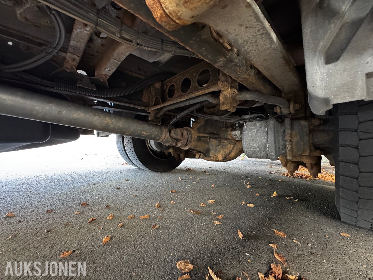 2008 Mercedes-Benz 818L - Skapbil med bakløft og fjernstyring av bakløft - 3 seter - EU godkjent