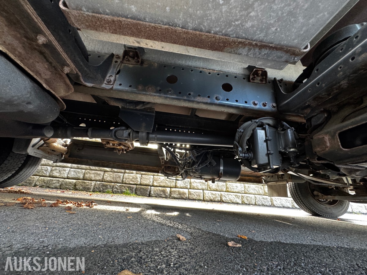 2008 Mercedes-Benz 818L - Skapbil med bakløft og fjernstyring av bakløft - 3 seter - EU godkjent