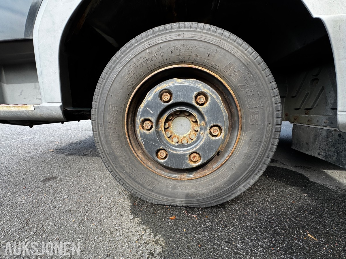 2008 Mercedes-Benz 818L - Skapbil med bakløft og fjernstyring av bakløft - 3 seter - EU godkjent