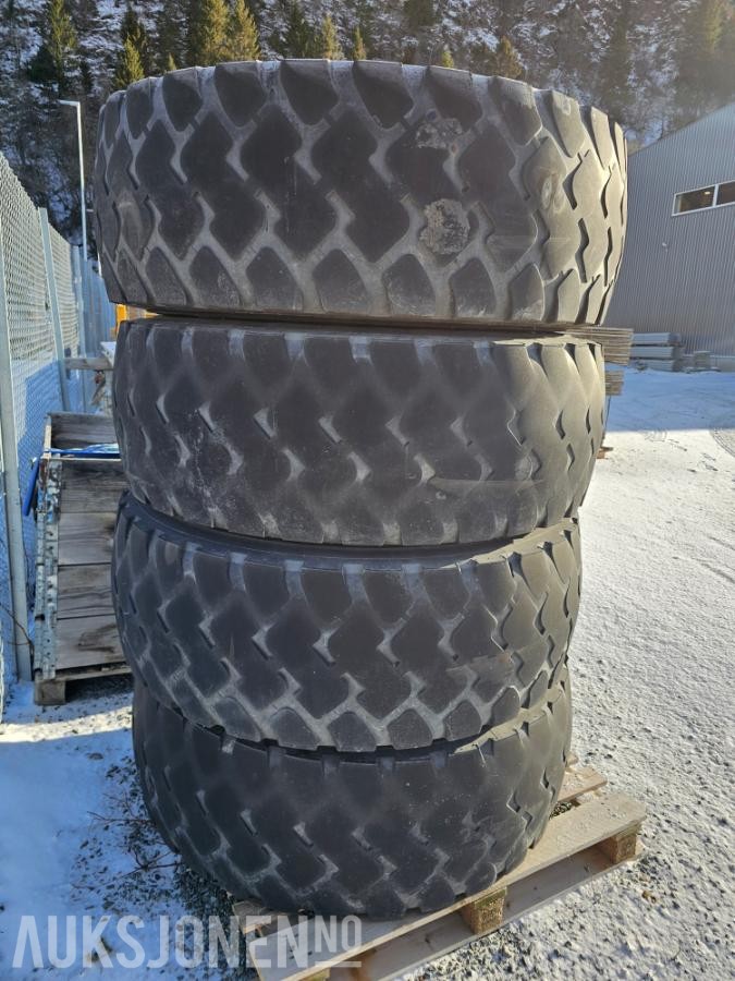 2014 Volvo L40 felg og dekk