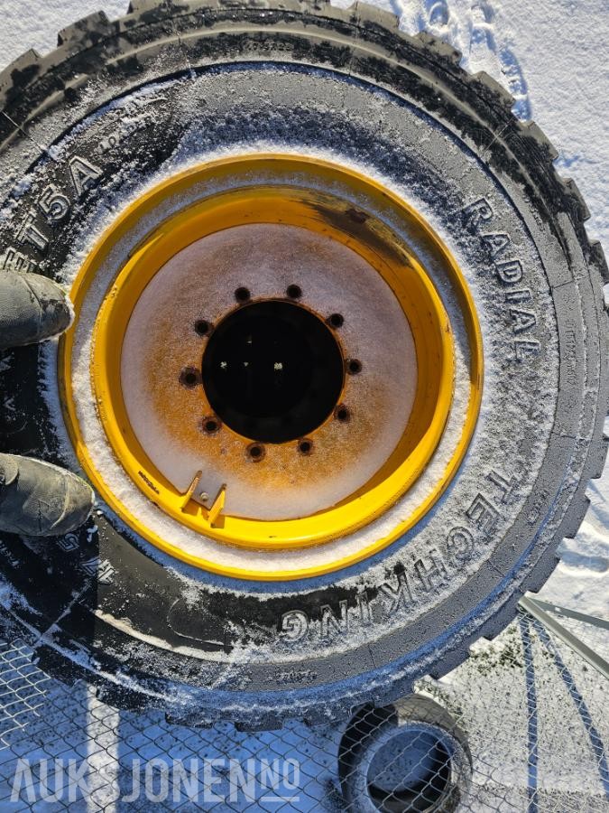 2014 Volvo L40 felg og dekk