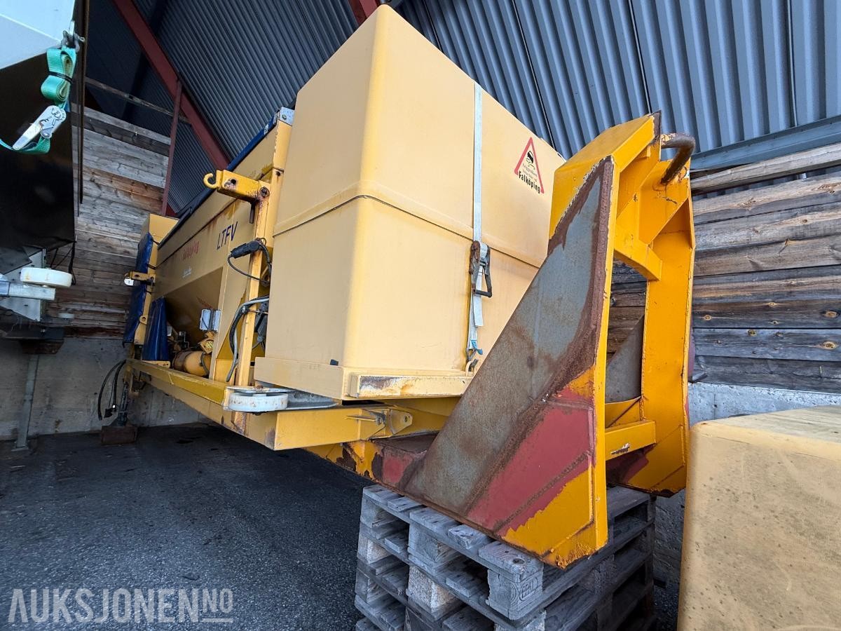 2012 Falköping C-7 LTFV Mixer Fastsandspreder på krokramme