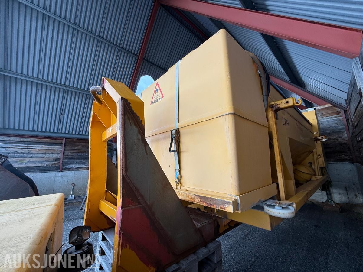 2012 Falköping C-7 LTFV Mixer Fastsandspreder på krokramme