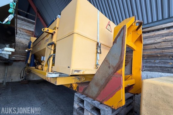 2012 Falköping C-7 LTFV Mixer Fastsandspreder på krokramme