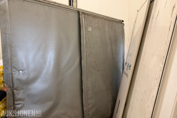 Skyvbar thermovegg 240 cm – isolert skillevegg til lastebil / skap