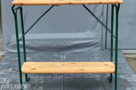 26 stk. Barbord / Ståbord i tre – sammenleggbare