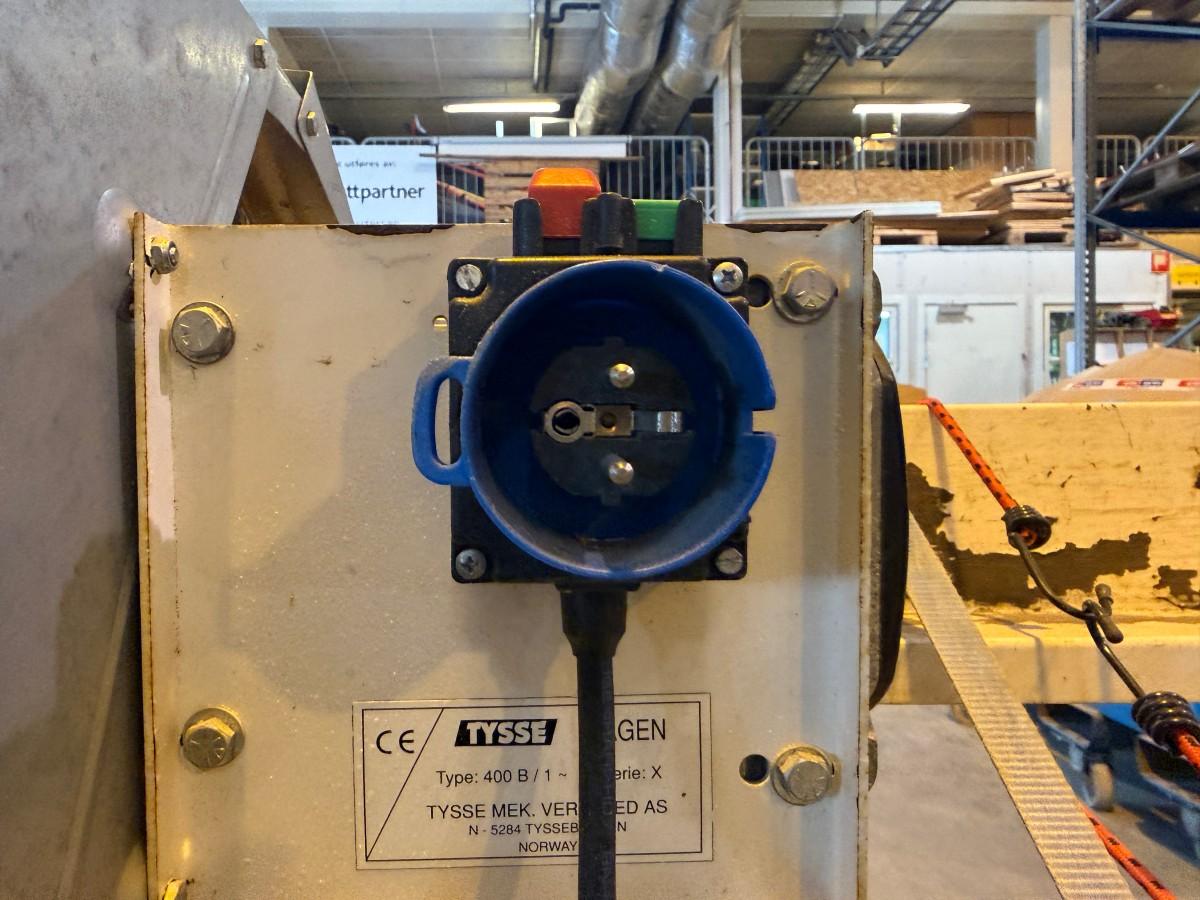 Tysse 400 B/1kapp-/metallsag på stativ
