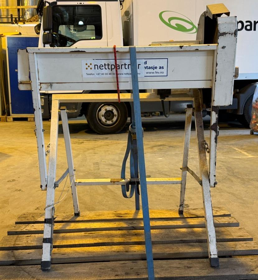 Tysse 400 B/1kapp-/metallsag på stativ