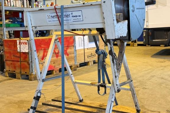 Tysse 400 B/1kapp-/metallsag på stativ