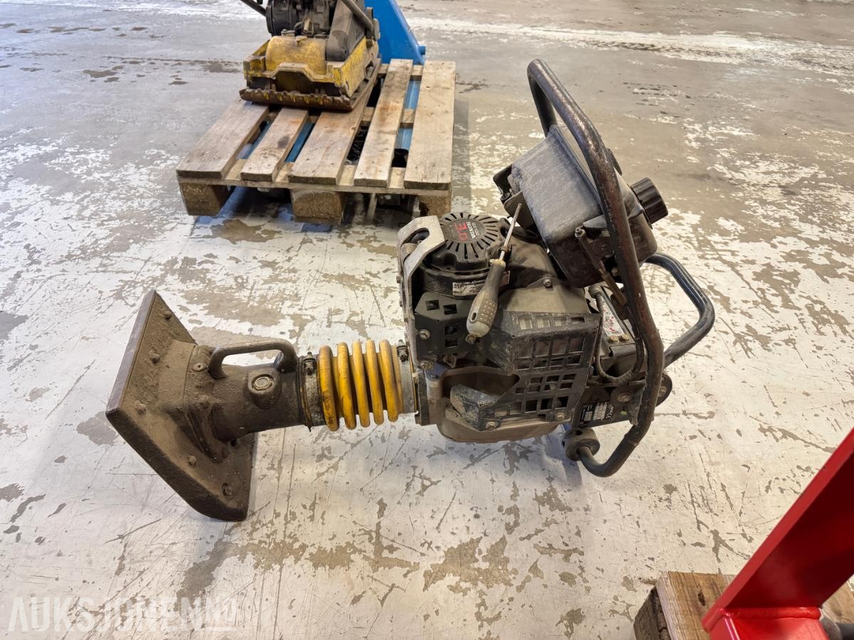2004 Bomag BT 60/4 stamper