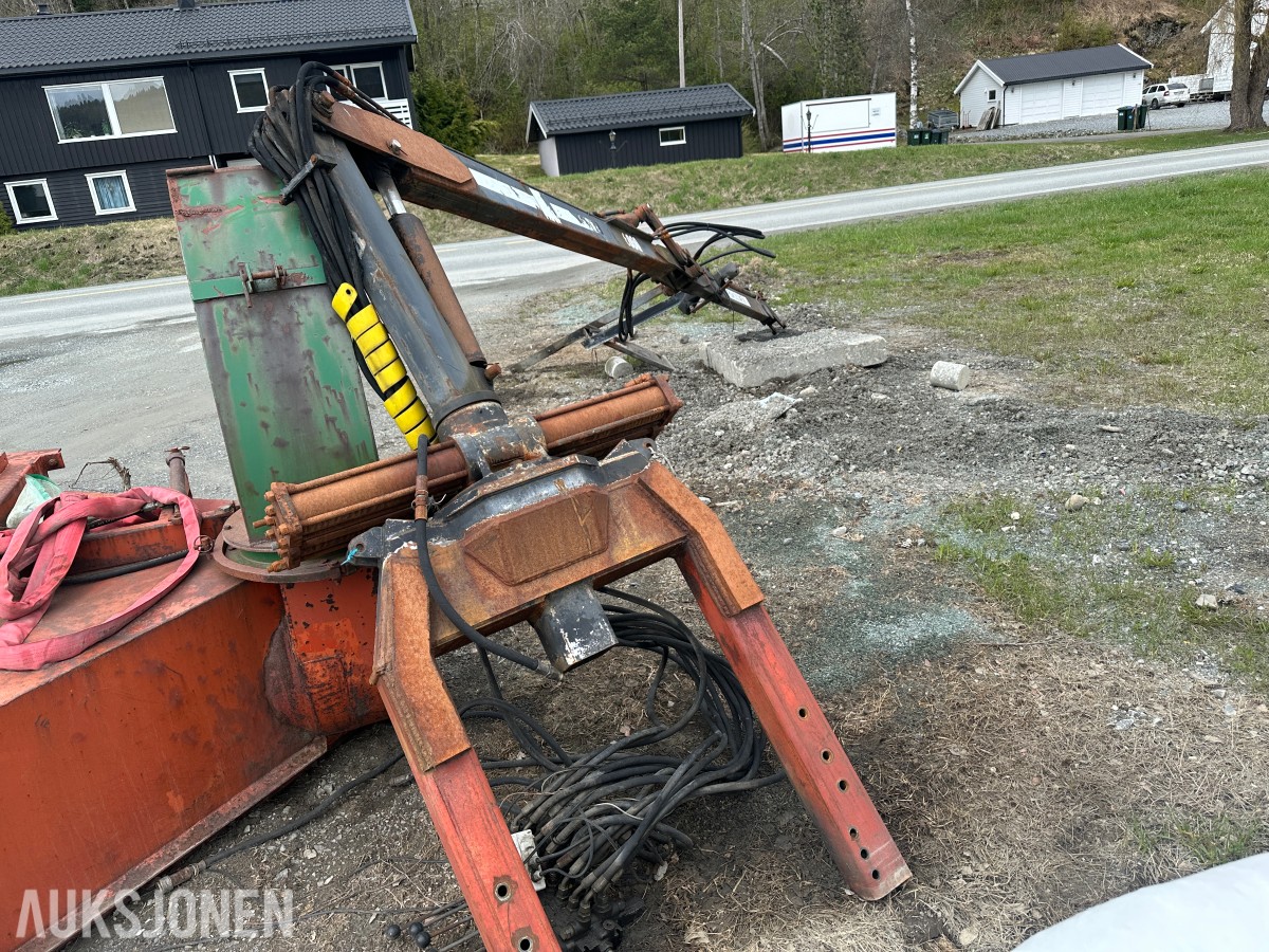 Tømmerkran ca. 6,5 m rekkevidde med hydraulisk sentral
