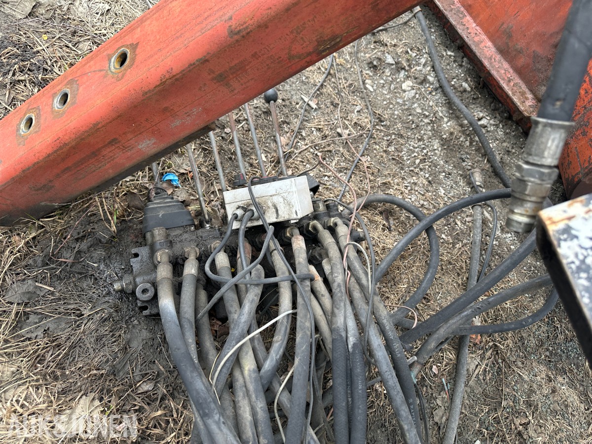 Tømmerkran ca. 6,5 m rekkevidde med hydraulisk sentral