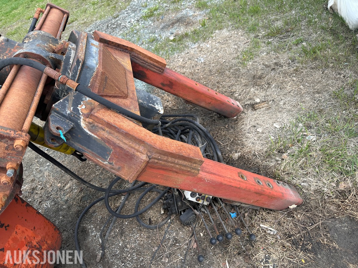 Tømmerkran ca. 6,5 m rekkevidde med hydraulisk sentral