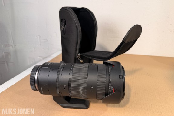 Canon RF 24-105mm F2.8 L IS USM Z med Canon-etui og EW-88E solblender