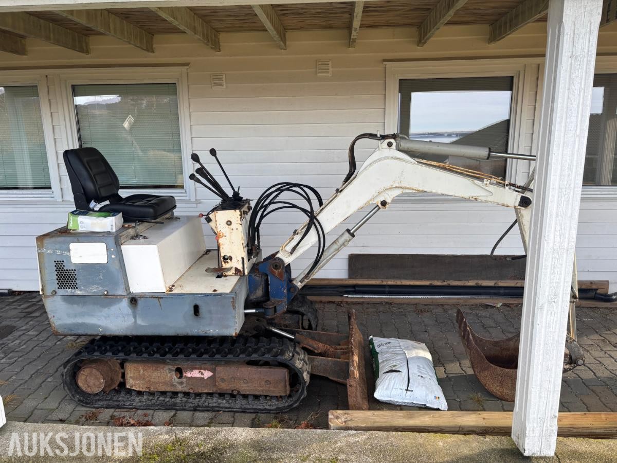 1985 Nissan M106t minigraver - mva fri