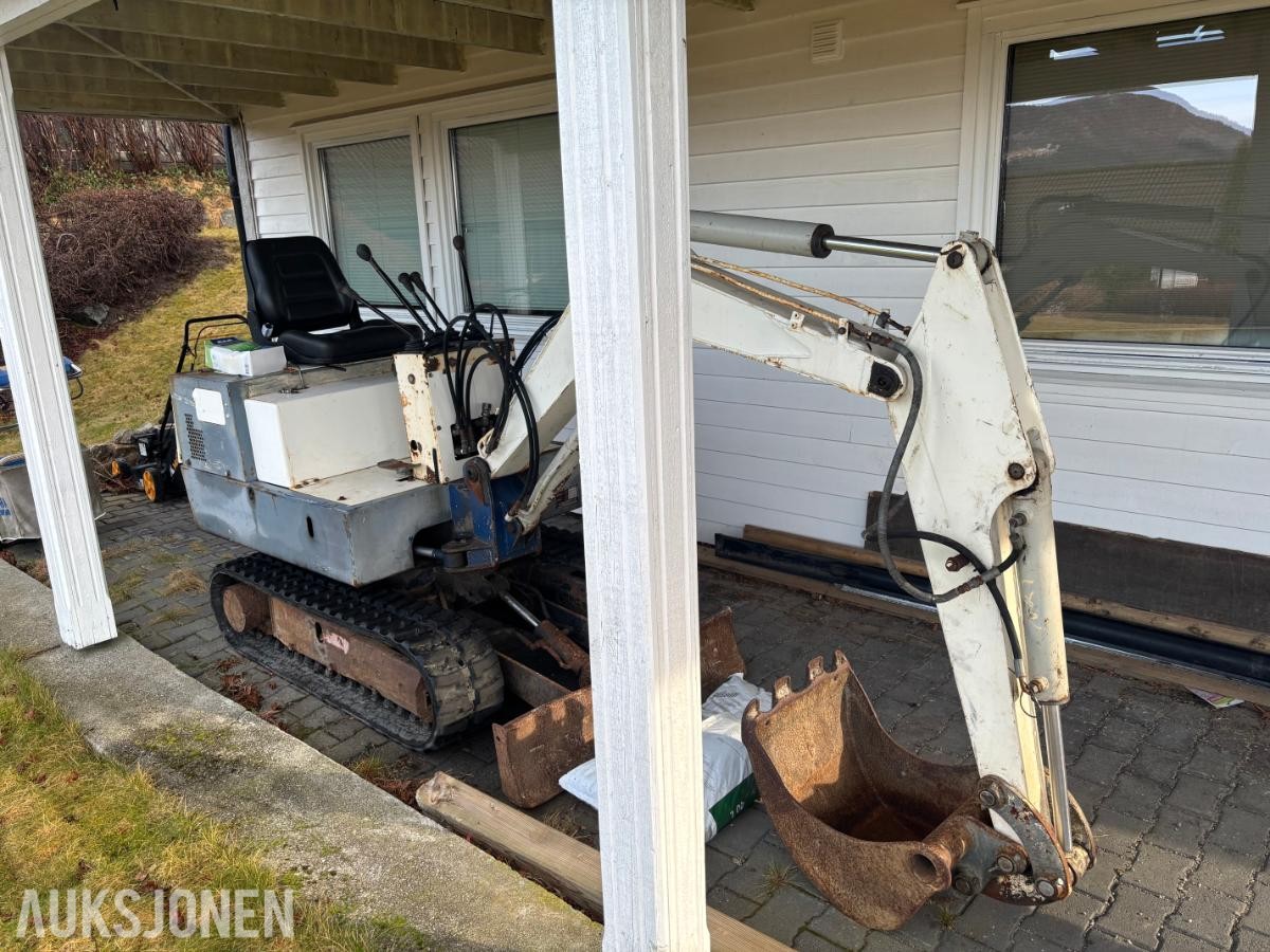 1985 Nissan M106t minigraver - mva fri