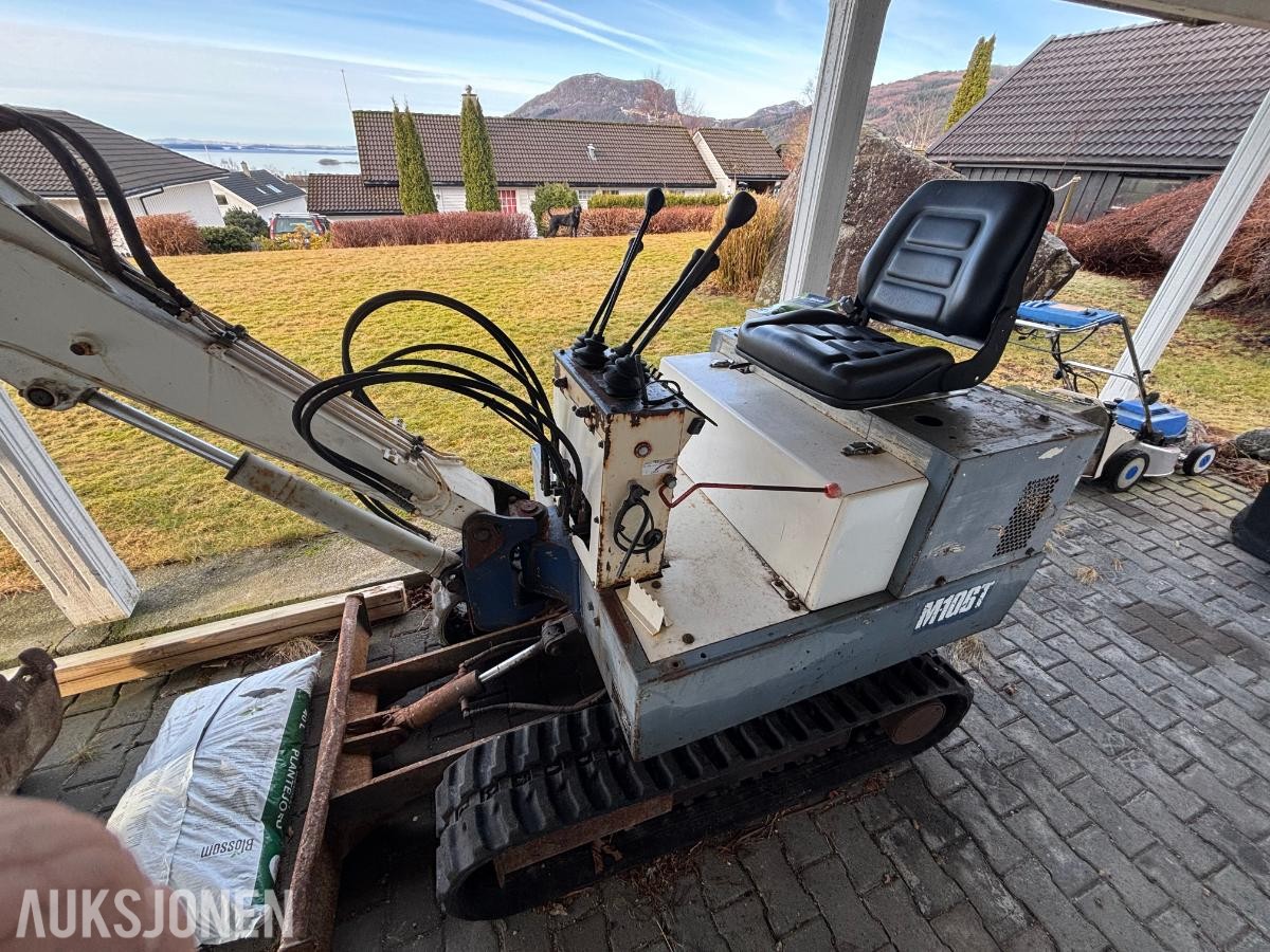 1985 Nissan M106t minigraver - mva fri