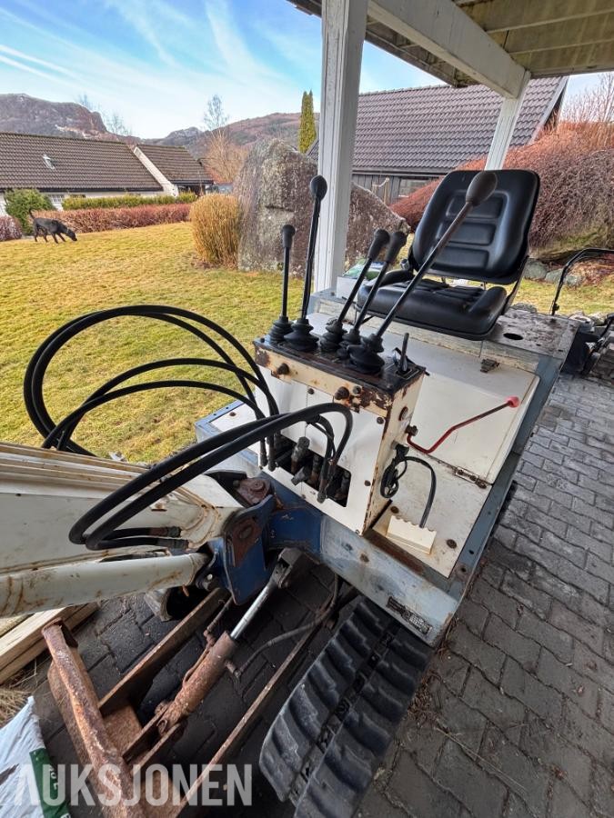1985 Nissan M106t minigraver - mva fri