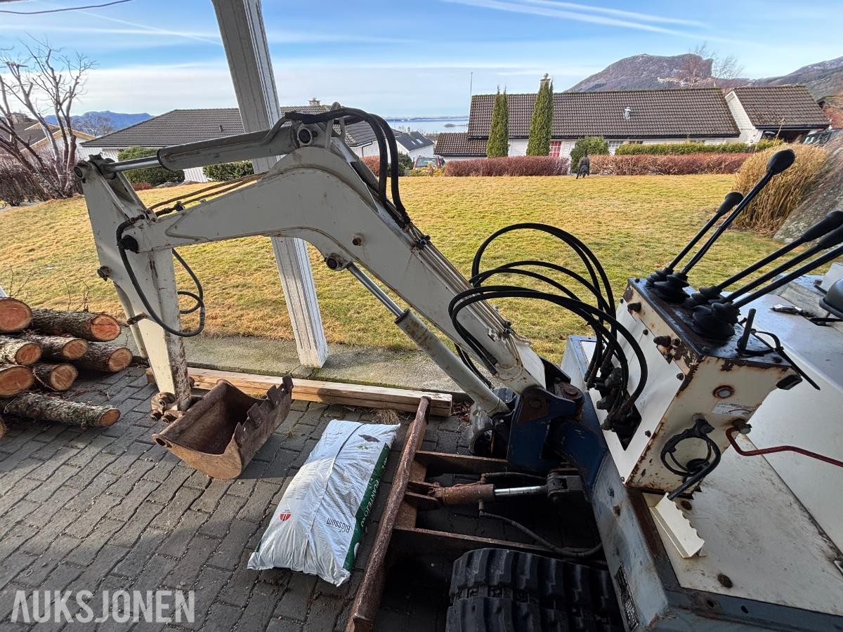 1985 Nissan M106t minigraver - mva fri