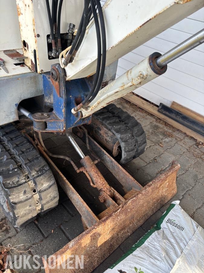 1985 Nissan M106t minigraver - mva fri