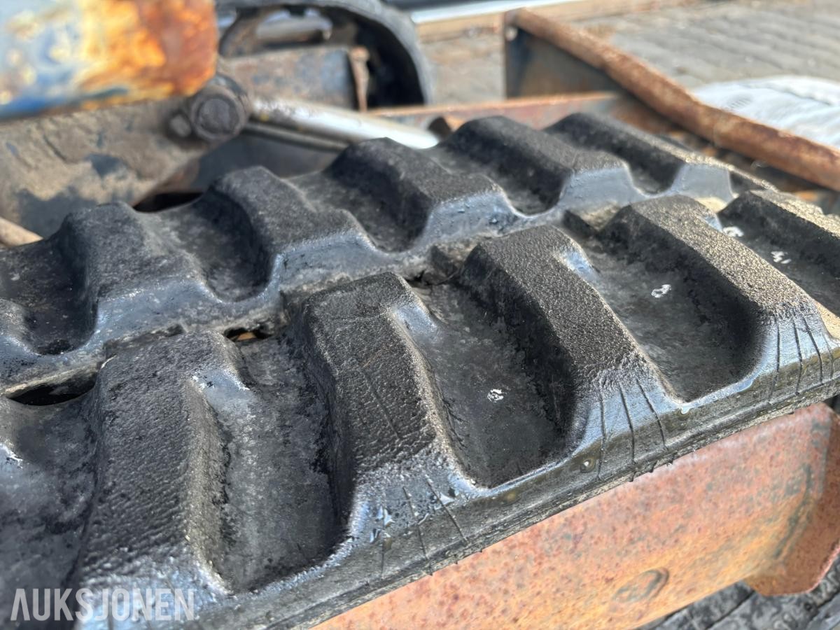 1985 Nissan M106t minigraver - mva fri