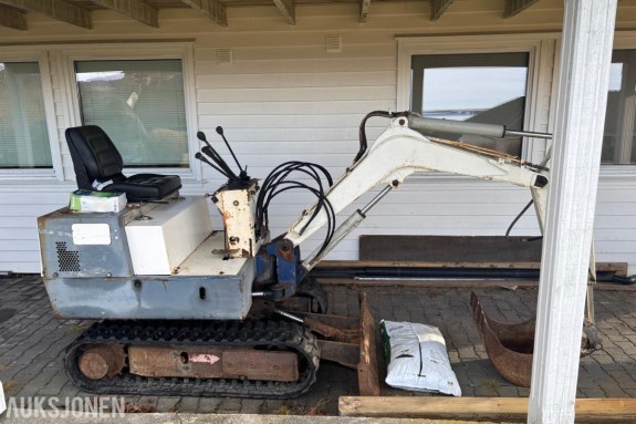 1985 Nissan M106t minigraver - mva fri