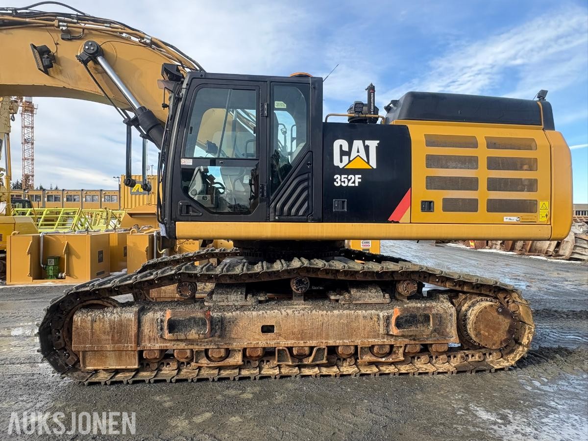 2018 Cat 352FL gravemaskin