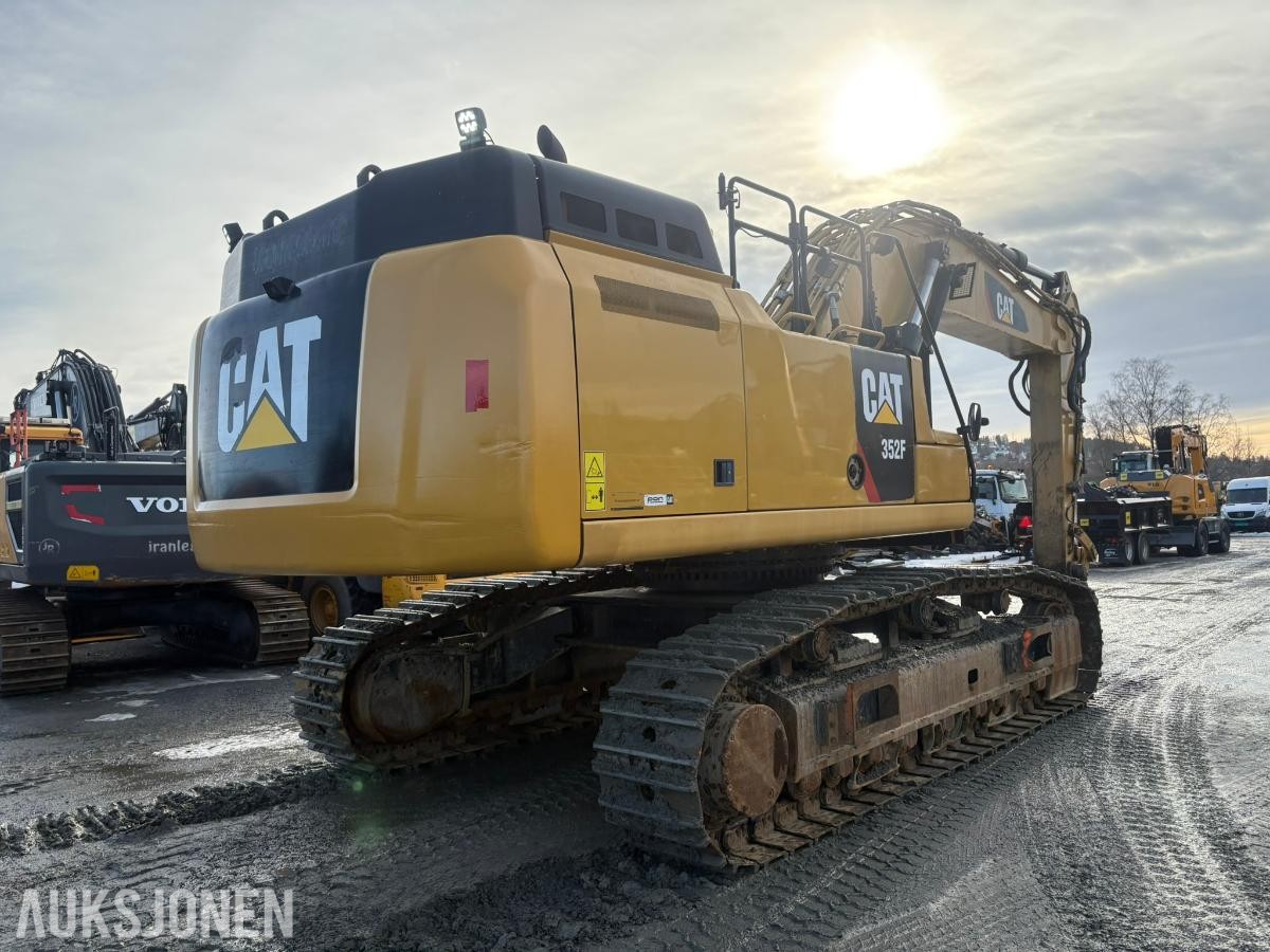 2018 Cat 352FL gravemaskin