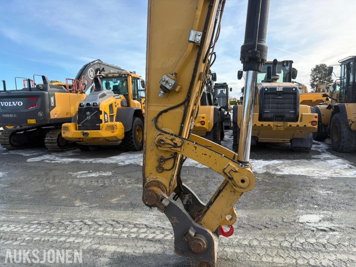 2018 Cat 352FL gravemaskin