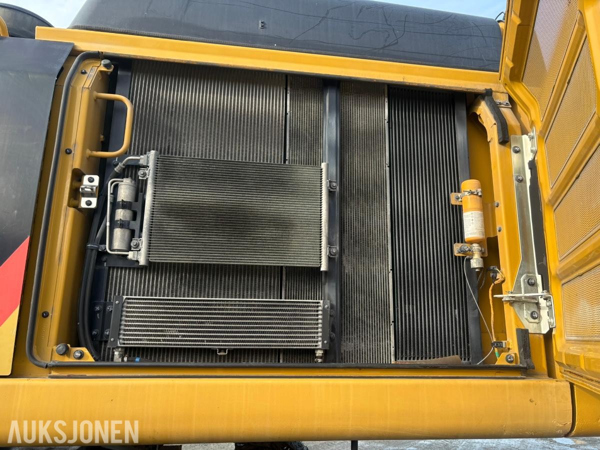 2018 Cat 352FL gravemaskin