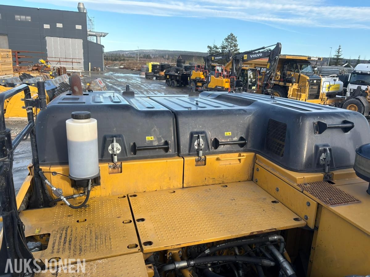 2018 Cat 352FL gravemaskin