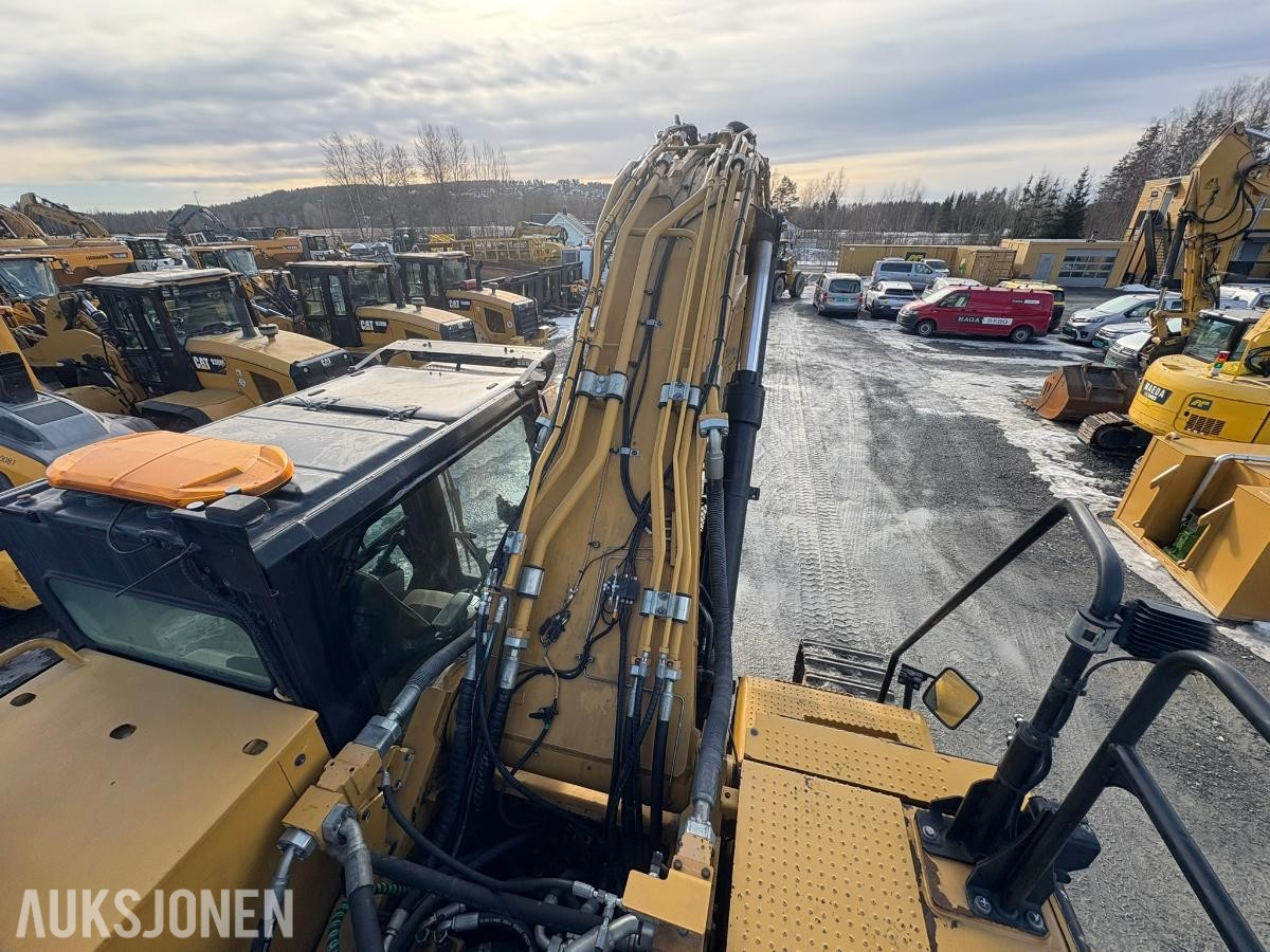 2018 Cat 352FL gravemaskin