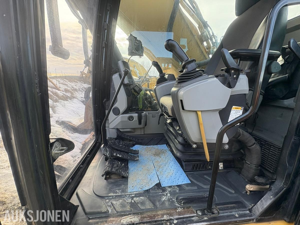 2018 Cat 352FL gravemaskin