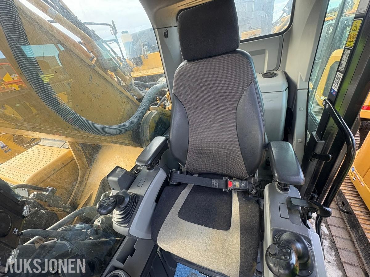 2018 Cat 352FL gravemaskin