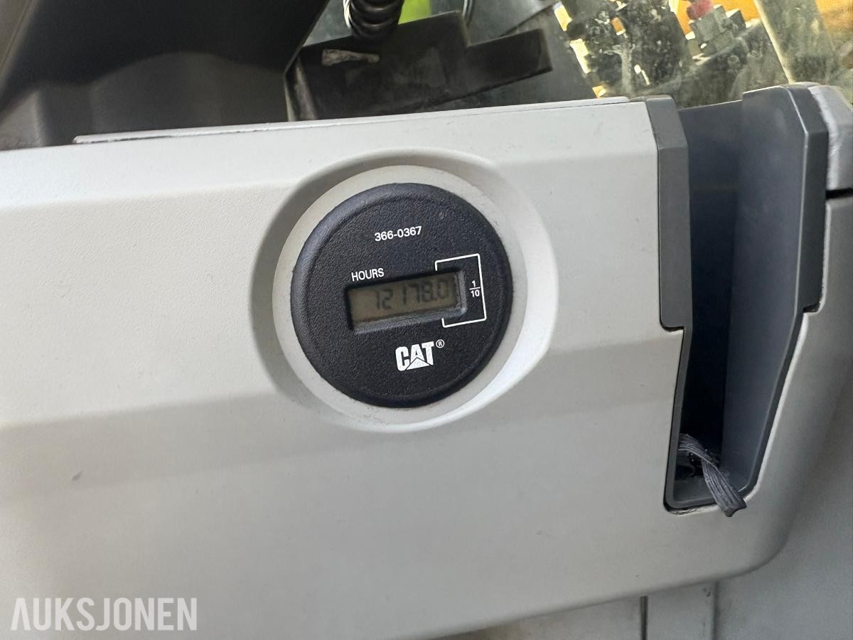 2018 Cat 352FL gravemaskin
