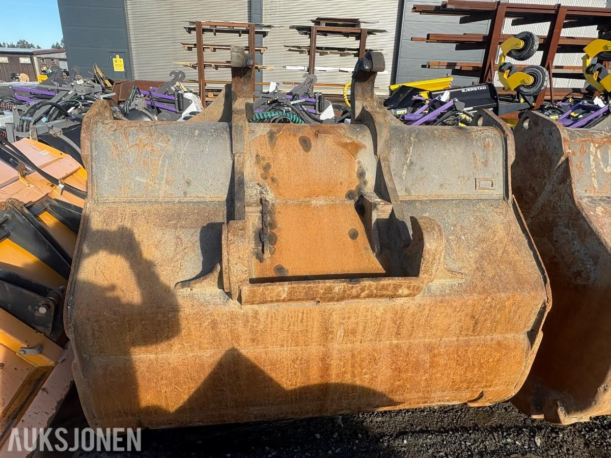 2018 Cat 352FL gravemaskin