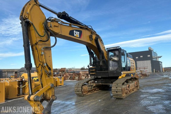 2018 Cat 352FL gravemaskin