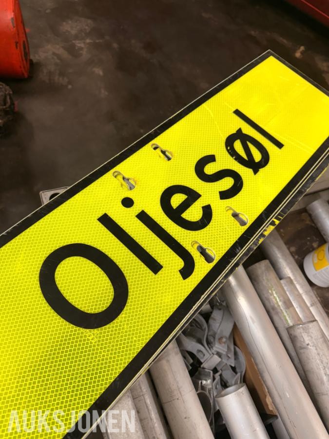 Lager med Vei og anlegg skilt