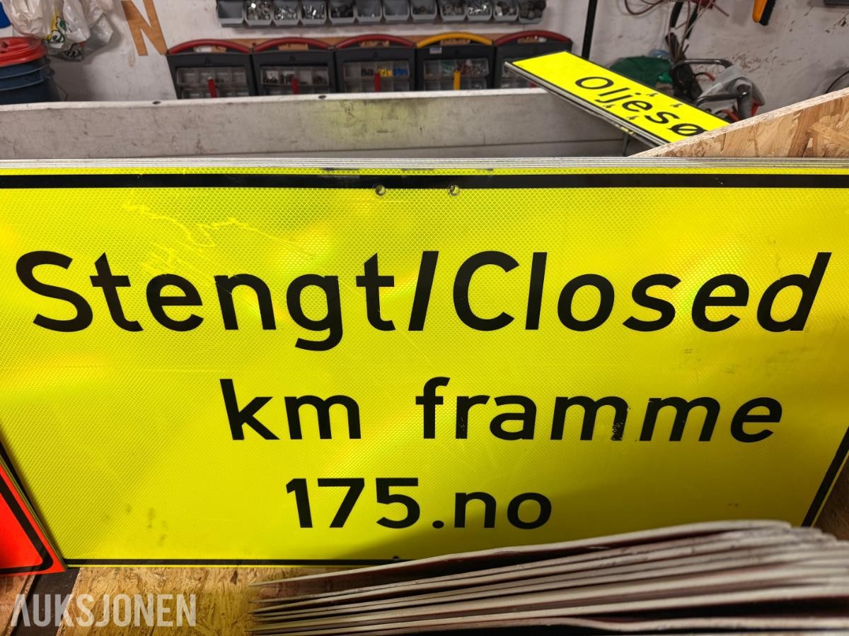Lager med Vei og anlegg skilt