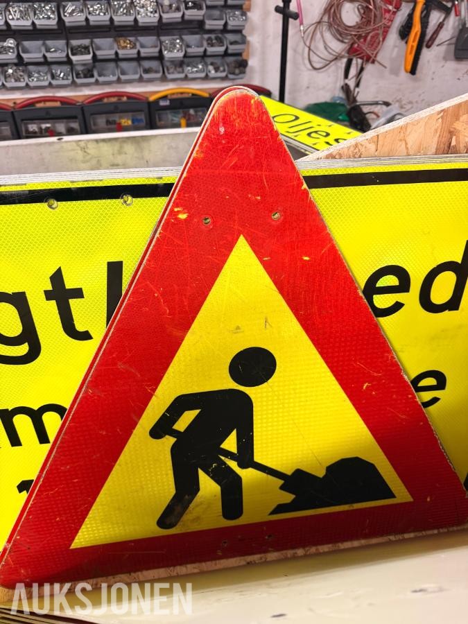 Lager med Vei og anlegg skilt