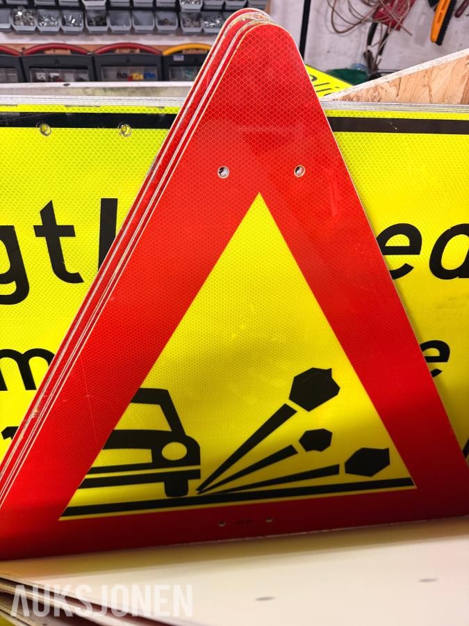 Lager med Vei og anlegg skilt