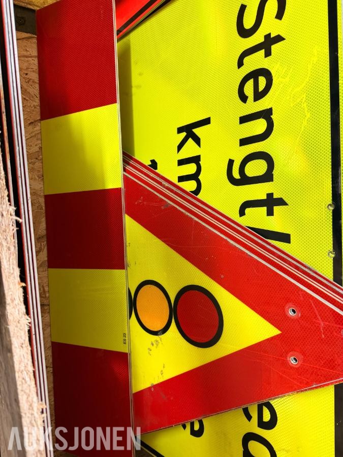 Lager med Vei og anlegg skilt